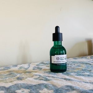 The Body Shop- TEA TREE SOLUTION